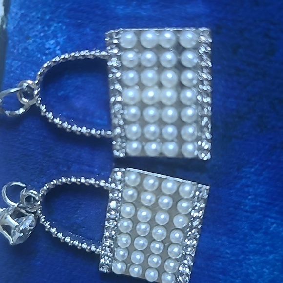 Brand New Rhinestone & Pearl Dangle Earrings - Picture 5 of 7